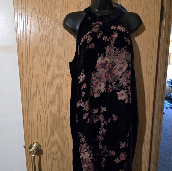 Nwt.Floral Rayon-Velvet Halter Black Dress - Picture 3 of 5